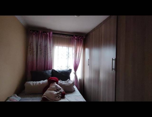 6 BEDROOM HOUSE FOR SALE IN PROTEA GLEN